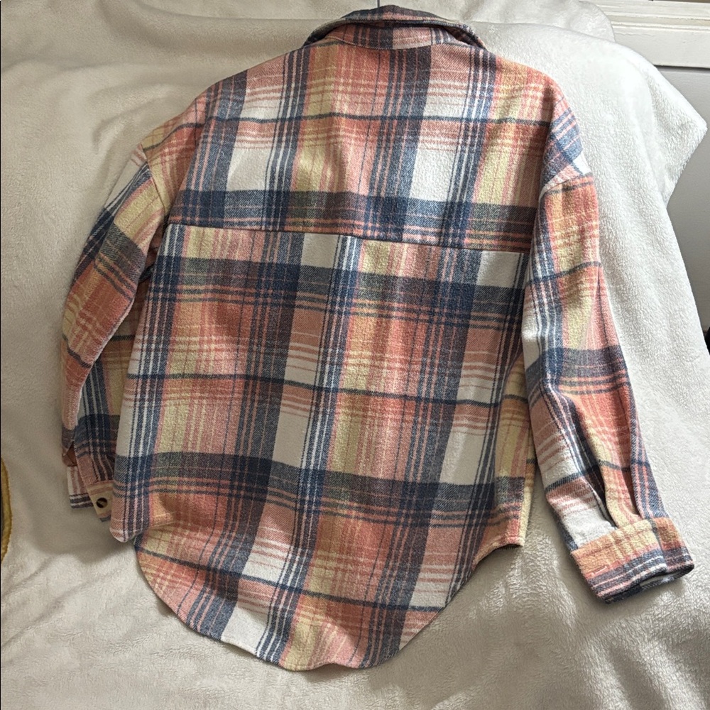 Plaid Button-Up flannel/shacket - Picture 7 of 7